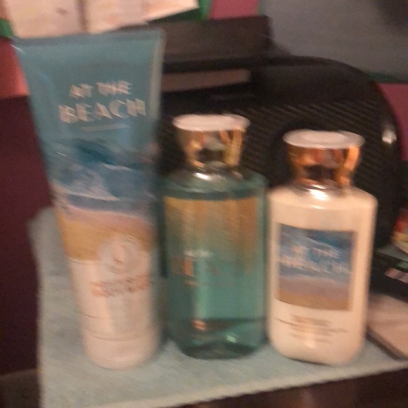 NWT 3) Piece Bath & Body Works At The Beach Shower Gel, Body Wash & Lotion - Picture 2 of 7